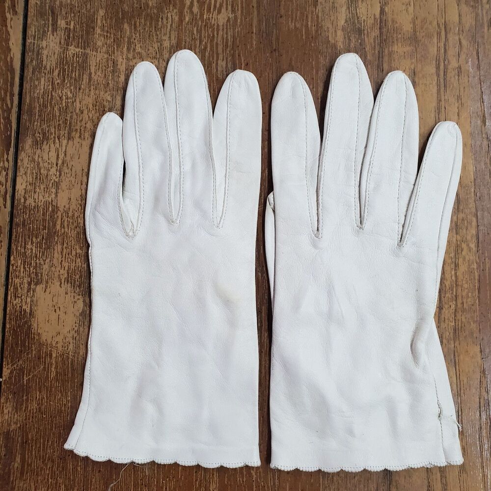Vintage Grandoe White Leather Gloves Size 7.5 Scalloped Wrist Women Formal 1960s